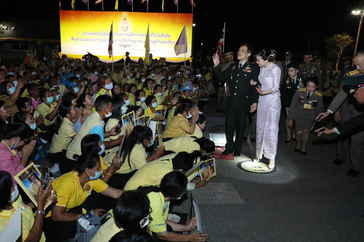 care_goo's tweet photo. ทรงพระเจริญ 💛
#ภูมิใจที่ได้รับเสด็จ https://t.co/jM13ewBwwG