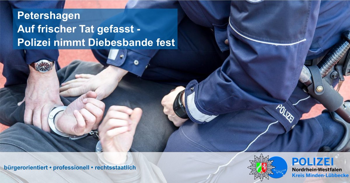 polizei_nrw_mi's tweet photo. Der Adrenalinspiegel einer mutmaßlichen Diebesbande dürfte sich am Dienstagabend in #Petershagen #Lahde deutlich erhöht haben. Als man gerade mit der Entwendung eines Zigarettenautomaten beschäftigt war, tauchte unvermittelt eine unserer Streifen auf. Mehr:https://t.co/3LtggflgIq https://t.co/PFE2eCKytO