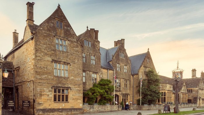 NKF_UK's tweet photo. There's just a few days left to take part in our online #auction!

Win a 2-night stay at @LygonCotswolds; a limited-edition painting of Marilyn Monroe; or a signed photo of Roger Moore.

These are the perfect Christmas gifts!

Head to https://t.co/USFKCn5CCb to start bidding. https://t.co/2H6YmjYstn
