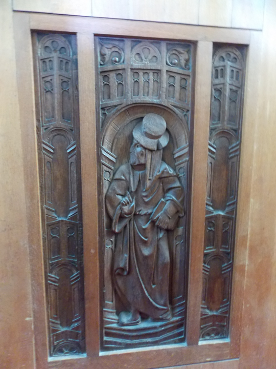 SarahBlick3's tweet photo. #AnimalsInChurchesHour #NewTestamentInChurches Late 15th/early 16th c oak panels from former font cover Plymstock, Sts. Mary & All Saints, Devon incl Apostles Bartholomew, Thomas, Mark (?), James (?) now on 20th-c altar cloth holder. https://t.co/Hiam7jsbXx