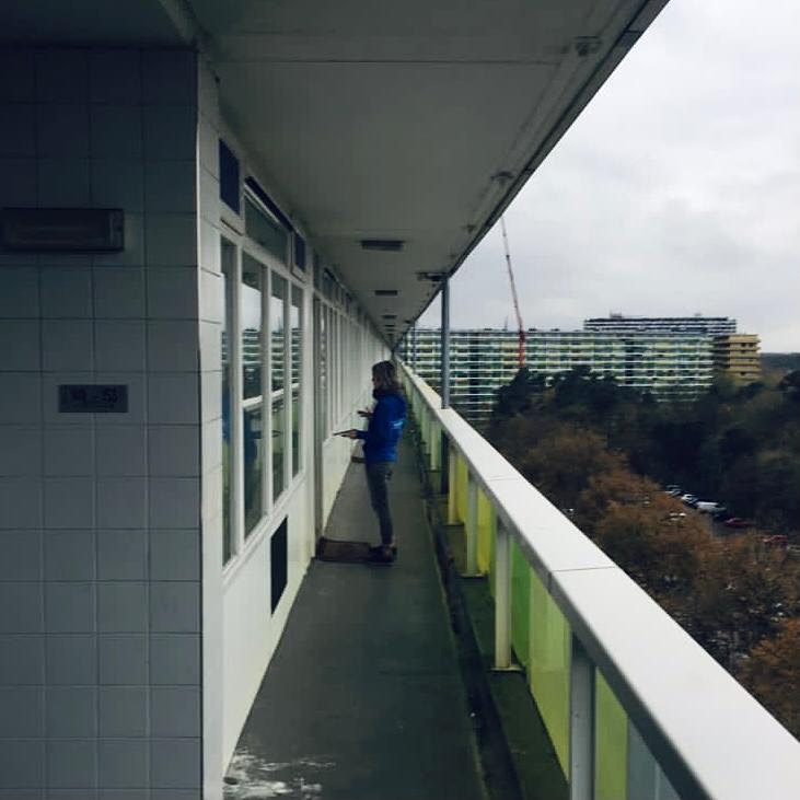 Op 17 november zijn we bij alle woningen van portiek 1 langs gegaan om onze flyer uit te delen en persoonlijk kennis te maken met de bewoners. We hopen snel bij portiek 2 langs te kunnen gaan! Ben jij ook benieuwd wie wij zijn en wat we doen? Kijk dan op buurtzorgjong.nl/zeist