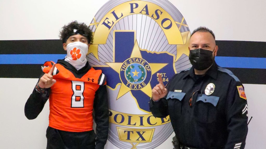 El Paso High Football (@elpasofb) on Twitter photo Showing ๐งก and giving thanks to our <a href="/EPPOLICE/">EL PASO POLICE DEPT</a> during this holiday season.
Thank you EPPD for everything you do to keep our community safe.
#GoEPISD #DigInTigers Showing ๐งก and giving thanks to our <a href="/EPPOLICE/">EL PASO POLICE DEPT</a> during this holiday season.
Thank you EPPD for everything you do to keep our community safe.
#GoEPISD #DigInTigers