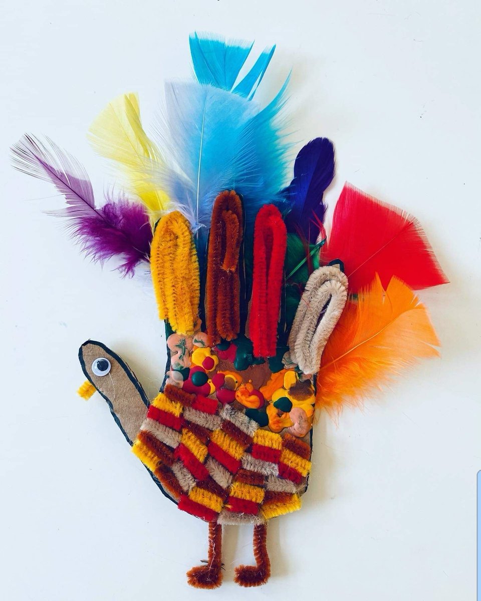 mrjewellpamsart's tweet photo. A handful of student work from #HandTurkeyTuesday
(🤣see what I did there🤣)
Today I am thankful for my students who really let their inner weirdness and creativity shine! https://t.co/70x5eOiaWL