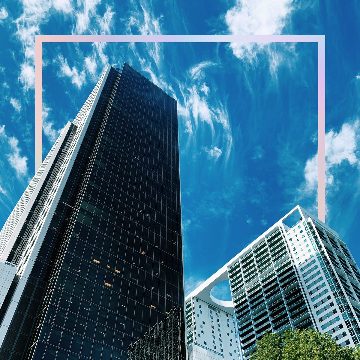 BOLDphones's tweet photo. The sky's the limit.

#ConfidenceByDesign #BOLDphones #Unlocked #LiveOnTheEdge #BeBOLD #ConnectedFromAnywhere https://t.co/qpRUVC90Kw