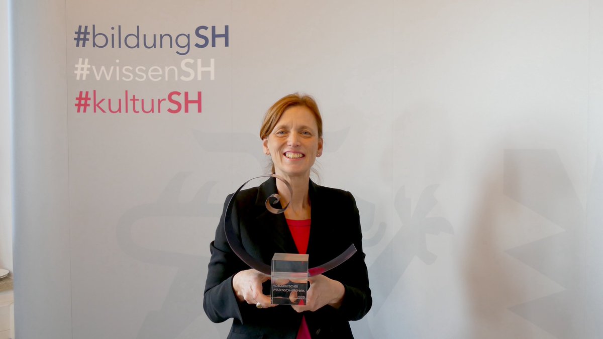 Virtuelle Vergabe des Norddeutschen Wissenschaftspreises 2020 durch Wissenschaftsministerin <a href="/PrienKarin/">Karin Prien</a>.
Gleich zwei erste Plätze für exzellente Kooperationsprojekte aus dem Norden. Wir gratulieren der @UniBremen, <a href="/UniHannover/">Leibniz Uni Hannover</a>, <a href="/DLR_de/">DLR_de</a> sowie dem Data Science Hamburg. <a href="/NWP_NWMK/">Norddeutscher Wissenschaftspreis 2020</a>