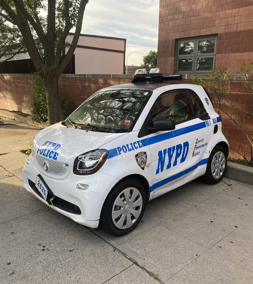 naskavets's tweet image. Чтобы наконец-то стать тысячником, запускаю тред с бытовыми фактами про Нью-Йорк.

С вас неистово ставить лайки, а лучше ретвитить. С меня куча интересных и прикольных фактов и фото про Нью-Йорк.