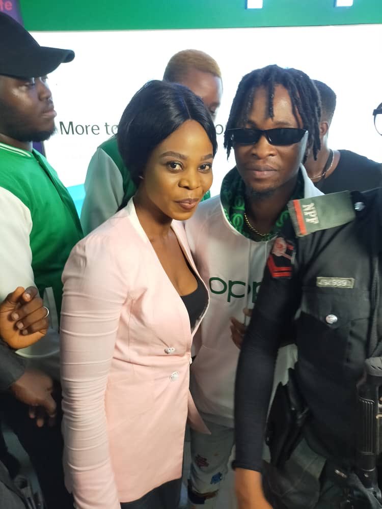 zestforlyfe's tweet photo. Seeing @itsLaycon today it’s like a dream come thru. Tbh,I Stan,Restan &amp;Pakistan Laycon. @alakeoflagos you owe me a picture 

HipHop Video is everything 💃🎶

Laycon - HipHop feat. Deshinor (Official Video) https://t.co/8tBzLA6Tmz via @YouTube

#WatchHipHopVideo 
#HipHopTheVideo https://t.co/uk5eqIZWa2