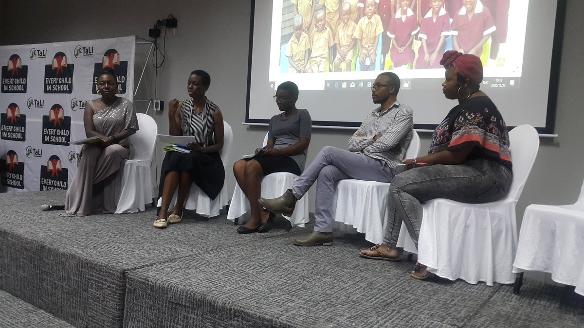 263Chat's tweet photo. We all need our learners to be in school. We need to help the government to ensure the situation is contained.

#EveryChildInSchoolZw #ECIS #16DaysOfActivism 

@Nyarimash @tagalife 

📸 @DysonMurwira https://t.co/cE1ySO0W6M