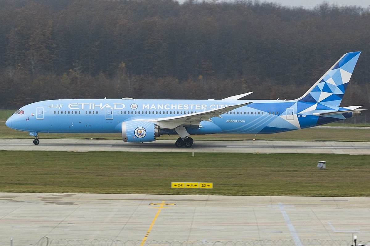 Manchester City’s Dreamliner makes its first visit today under a typical November weather ...

#Geneva #Geneve #Switzerland #Suisse #Boeing #airbus #boeing787 #B787 #etihad #a6bnd #ManchesterCity #planespotting #canonphotography @GenevaSpotters #AbuDhabi @GeneveAeroport