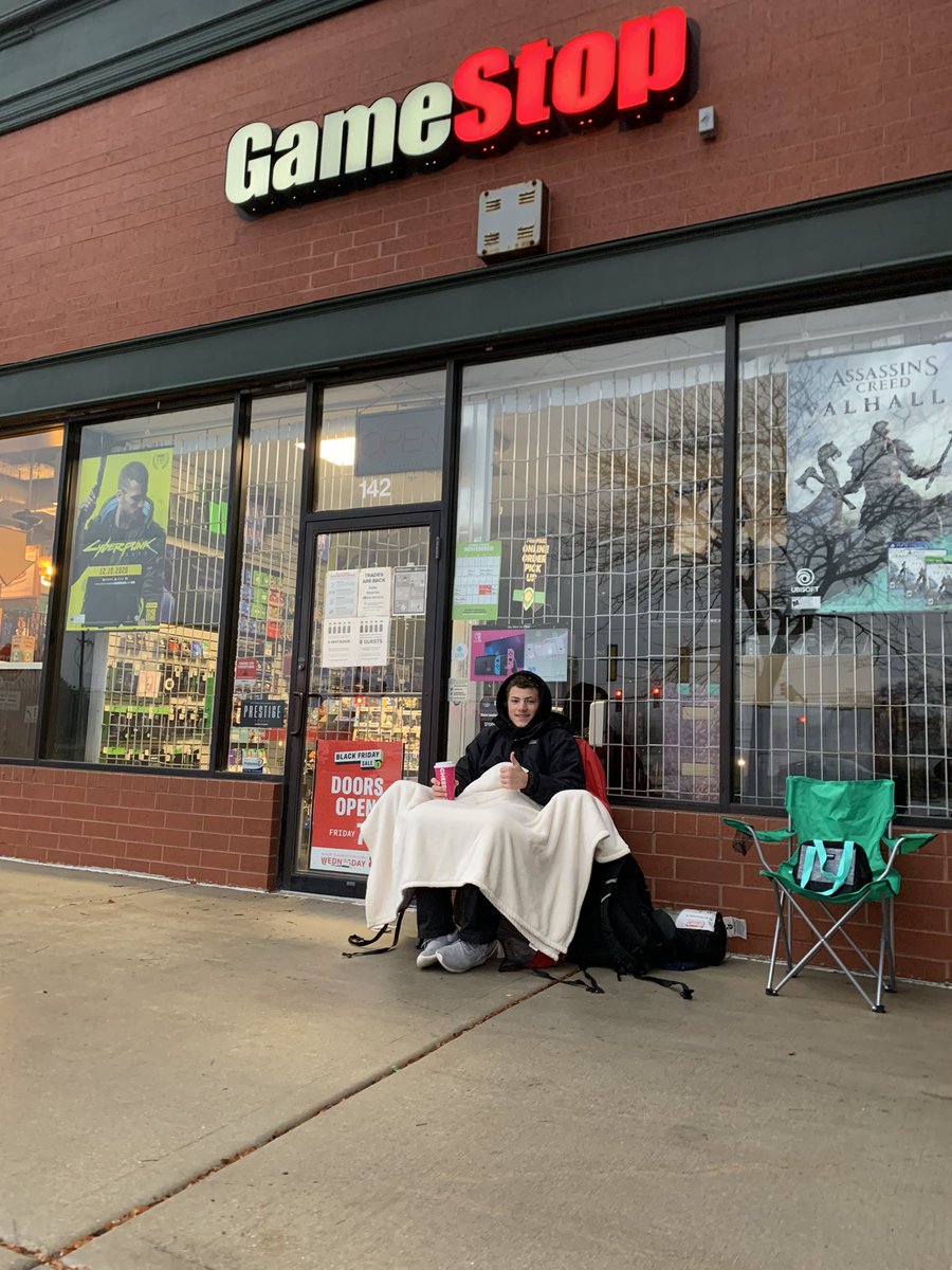Jameskellerman9's tweet image. Already outside GameStop for 22 hours only 48 more to go. #Securethebag. @realpabgames @Jake_Randall_YT