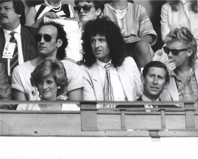 AbriltheDuchess's tweet image. Algo que le faltó a The Crown fue el Live Aid de 1985, donde Queen dio una de las mejores presentaciones de la historia y su baterista quedó embobado con la Princesa Diana.