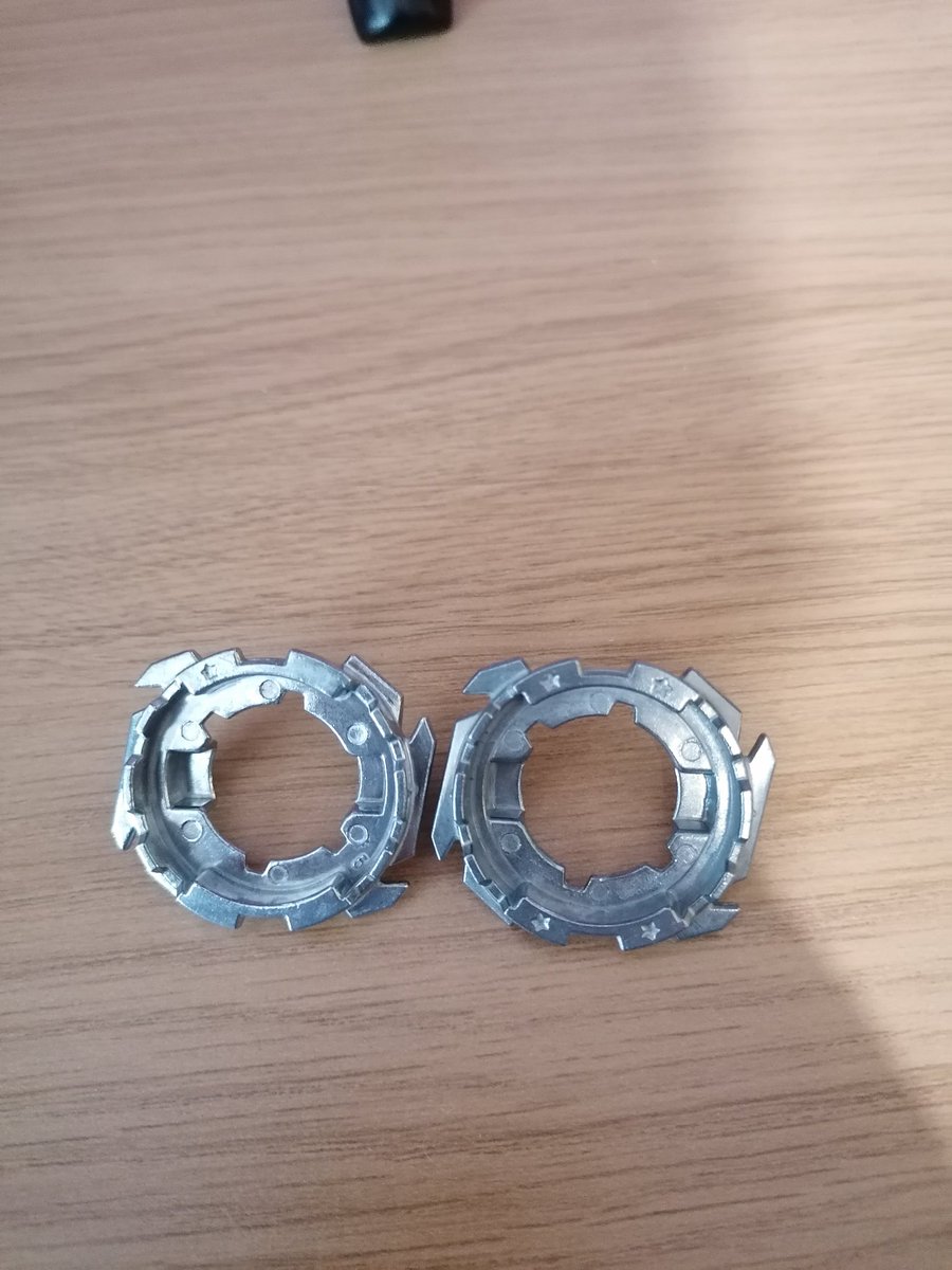 RazzorC92's tweet photo. @SGF_Mr_LT hi dude how can you tell what forge disk is for takaratomy and what ones is for hasbro as I got my valkyrie forge disk mixed up with my wounder valtryek forged disk https://t.co/nAMY2zOYRY