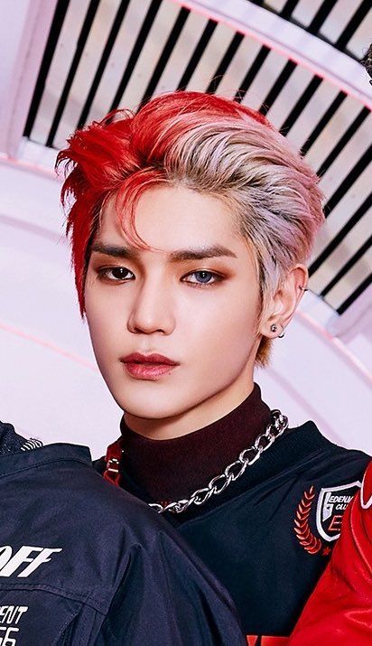  #TAEYONG   's iconic SuperM looks #태용   (1st one todoroki taeyong)