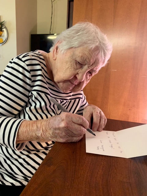 CedarRidgeHC's tweet photo. Several of us are handwriting some Thanksgiving wishes to our loved ones this week.
#cedarridgehealthcampus #TrilogyLiving #artisans https://t.co/2tR5CwF7wX