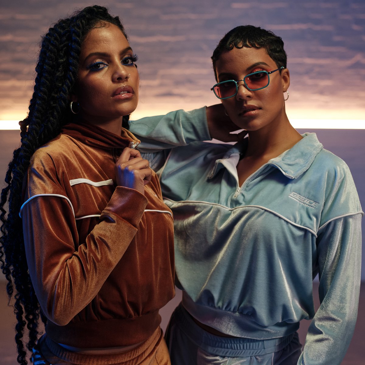 _humanstudio's tweet photo. It’s the @petersenxtwins for us🔥🥵.
.
shot by us for @BettrAppZa  
.
#petersentwins #jodie #justine #wcw #wearestudio https://t.co/L8MoaaBJOZ