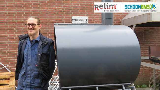 StichtingRelim's tweet image. Onze medewerkers maakten en installeerden 17 november de meest duurzame oven van heel #Limburg. De speciale rocket-oven kwam in de Dobbeltuin te staan, in de Heerlense wijk #Meezenbroek. Prachtig! 💚 parksjtad-in-transitie.nl/meest-duurzame…