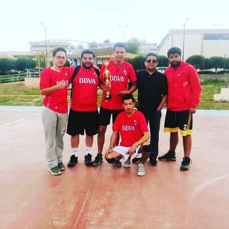 gabyto_p's tweet photo. Momentos inolvidables en las fiestas de la U.E.B juegos internos 2019 se extrana esos momentos https://t.co/OiPc4Zwsq4