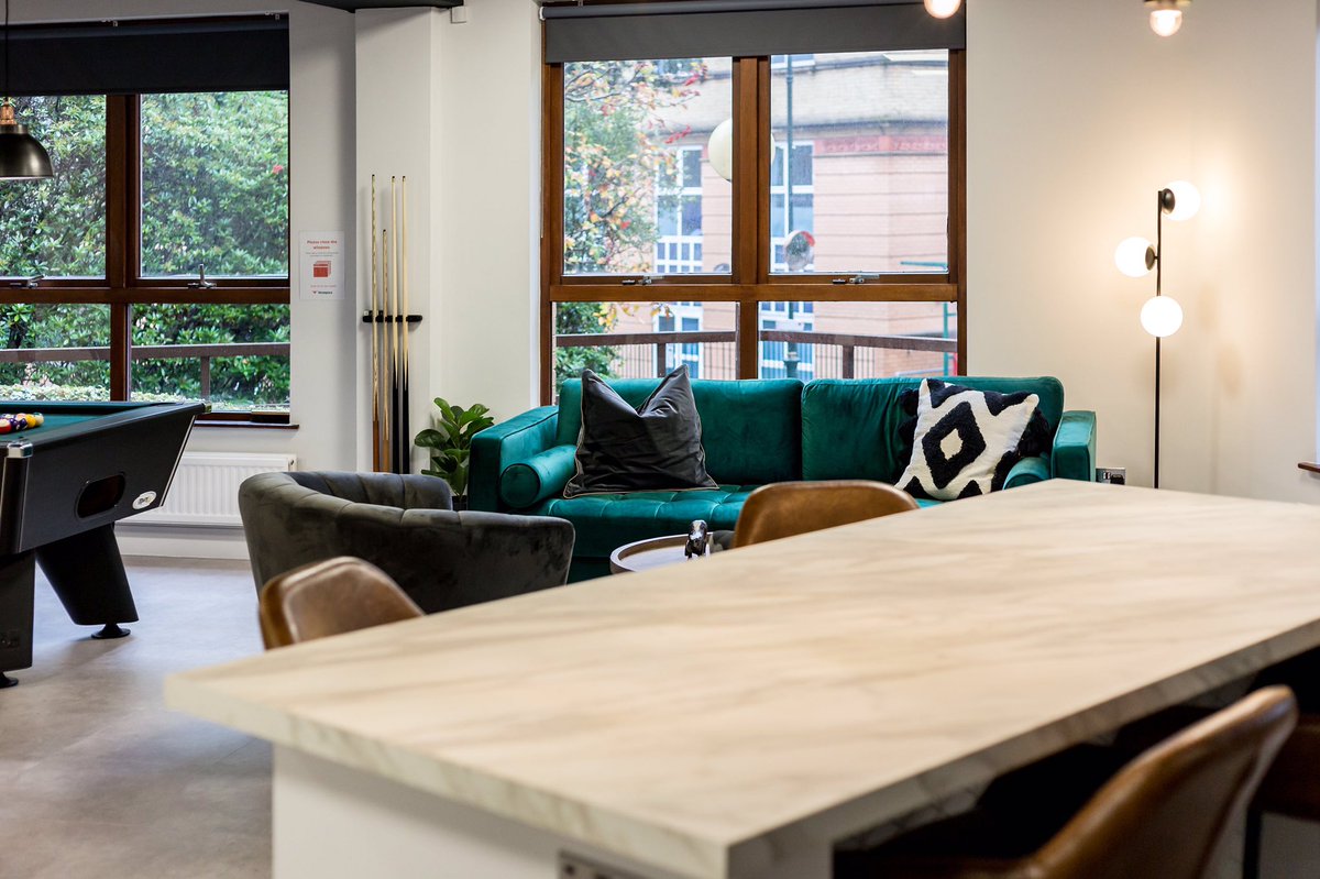 Venaspace's tweet photo. Swipe for before ➡️➡️ @venaspace new coworking & communal area at Venator House.
#office #officedecor #coworking #meetingroomhire #meetingroom #officespace #officelovin #cooloffice #exeter #bournemouth #venaspace #officelife #coworkinglife #coworkers #officespaceavailable https://t.co/ezyWilSPSF