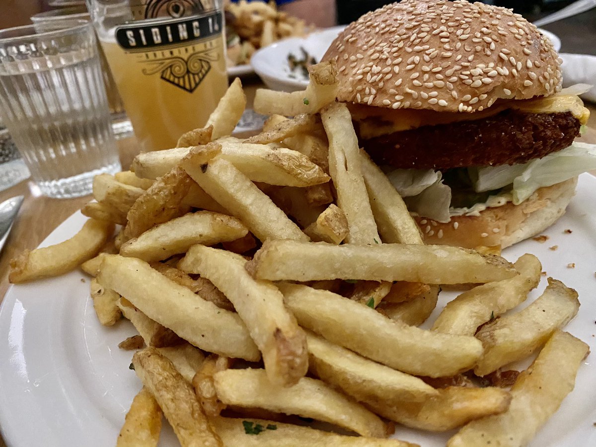 YEGTweetup's tweet photo. What��s one of your favourite #local #burger joints? I LOVE #FoxBurger over in Highlands! Everything is beyond delicious, they also use local ingredients & carry a wide selection of craft beer. 😃🍔🍺 #yegtweetup #yeg #yegfood https://t.co/GqUkdRlhsJ