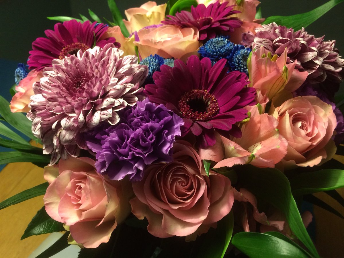 Lämmin kiitos ihanasta kukkayllätyksestä ja erinomaisesta yhteistyöstä @FITech_ johtokunta <a href="/ElorantaEero/">Eero Eloranta</a> <a href="/mervikarikorpi/">Mervi Karikorpi</a> <a href="/mika_hannula/">Mika Hannula</a> ja kaikki muut! On ollut ilo olla tässä ja muissa yliopistojen yhteistyöverkostoissa <a href="/UniOulu/">University of Oulu</a> edustajana mukana vaikuttamassa.