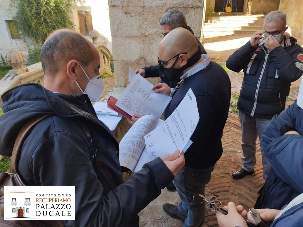 PalazzoDucalePM's tweet photo. 🏰Questa #mattina si giunge a una tappa importante: la consegna dei lavori per il rifacimento del tetto della parte pubblica di #PalazzoDucale #PiedimonteMatese.
#recuperiamopalazzoducale
#restauro #tetto #legno #luoghistorici #campania #caserta  #Mibact #patrimonio  #italy #arte https://t.co/al5gKT0PCT