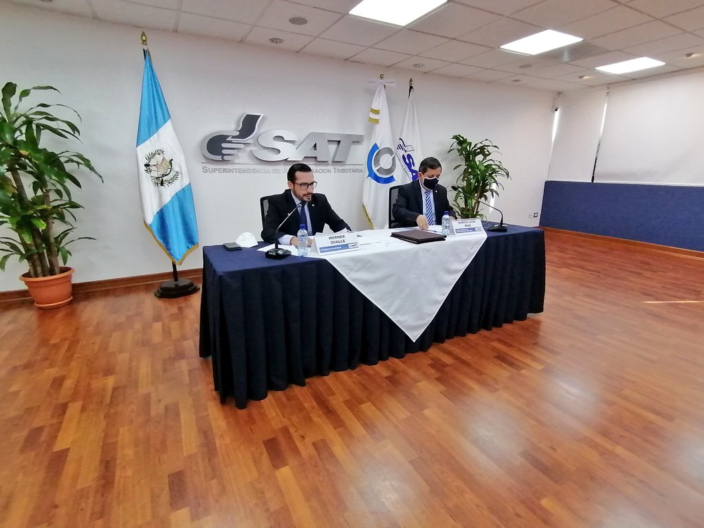 SATGT's tweet photo. @SATGT firma convenios con la @WCO_OMD para el uso e implementación de los programas del Sistema de Selección de la Carga #CTS y de la Red Nacional de Control de Aduanas #NCEN https://t.co/8y8JmCGE6H