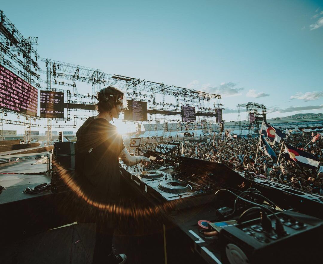 dancingastro's tweet photo. i_o’s EDC 2019 set was the reason so many people got into techno.

Still in disbelief from yesterday and it doesn’t feel right to listen to anything else besides his music. 

Going back to relive the unforgettable sunset performance | 📸: Taylor Conran https://t.co/jetM5S35Xf https://t.co/iSdx4tUECw