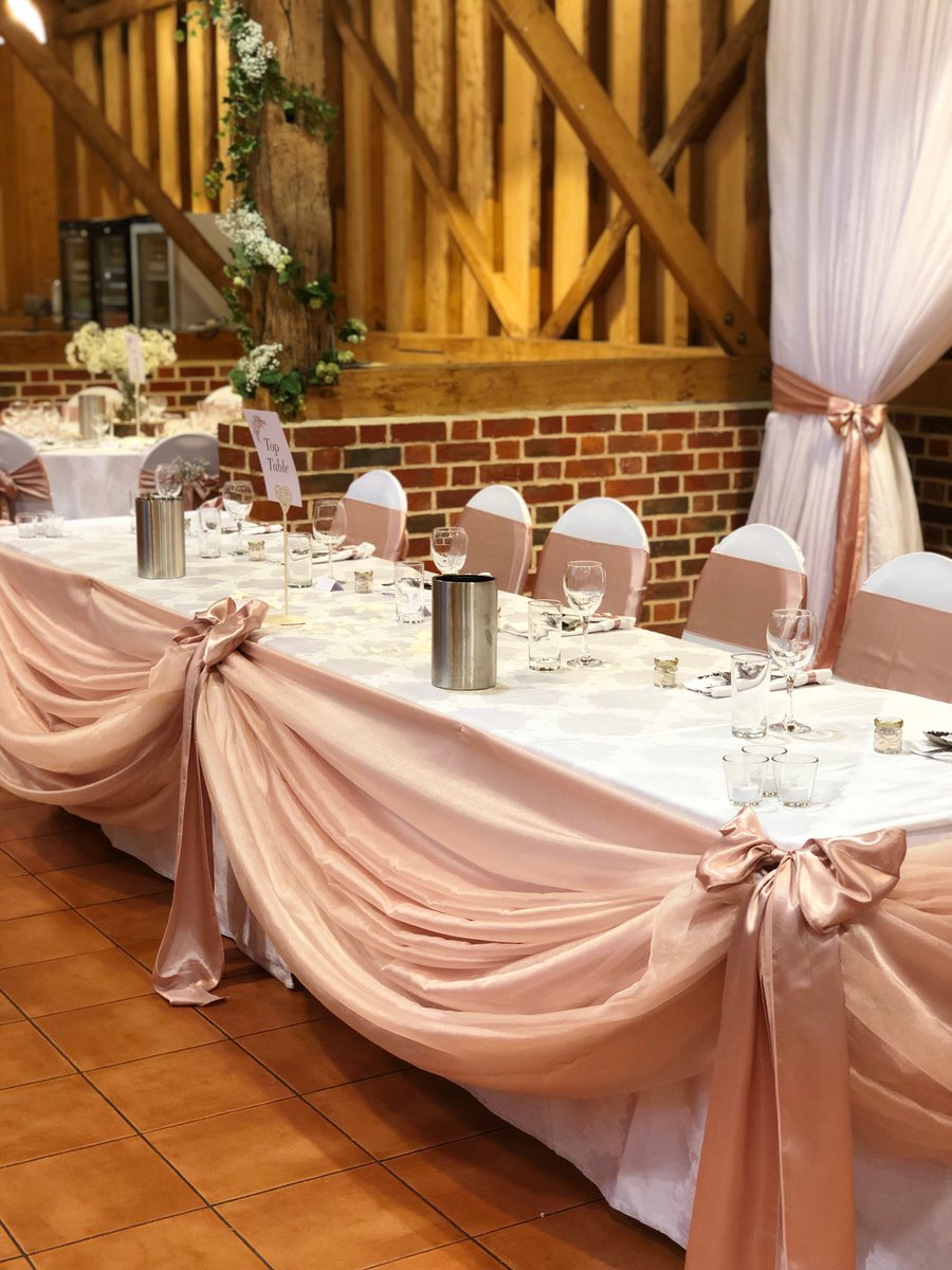 kcweddingevents's tweet photo. 🌿 W e d d i n g  V i b e s 🌿

Swipe for wooden centrepieces, pink silk, white draping and floral finishing touches 🪵

See all our set ups: https://t.co/pMUx1OAUHn

#weddinginspo #bohowedding #weddingday https://t.co/pjfbyyvbem