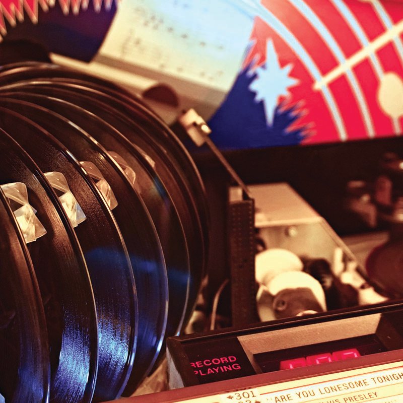 What's your go-to song when you spot a jukebox? 🎶 #NationalJukeboxDay