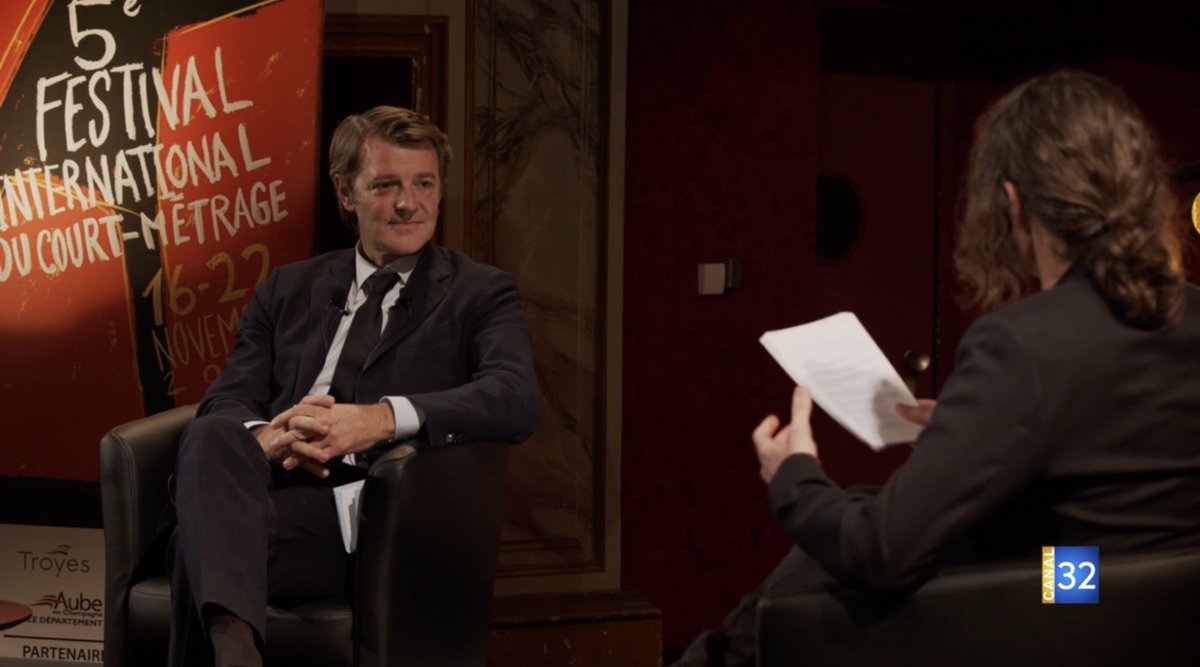 VilledeTroyes's tweet photo. ILS ONT PARLÉ CINÉMA 🎥🔴
Retour sur l'interview de @francoisbaroin par @NicolasPanay à l'occasion du 5e Festival du court métrage "Court en scène".
---
🎥👉 https://t.co/qSoYZitooR 
---
#interview #courtenscene
#festival #courtmetrage #troyes https://t.co/SkcwPBsGJ9