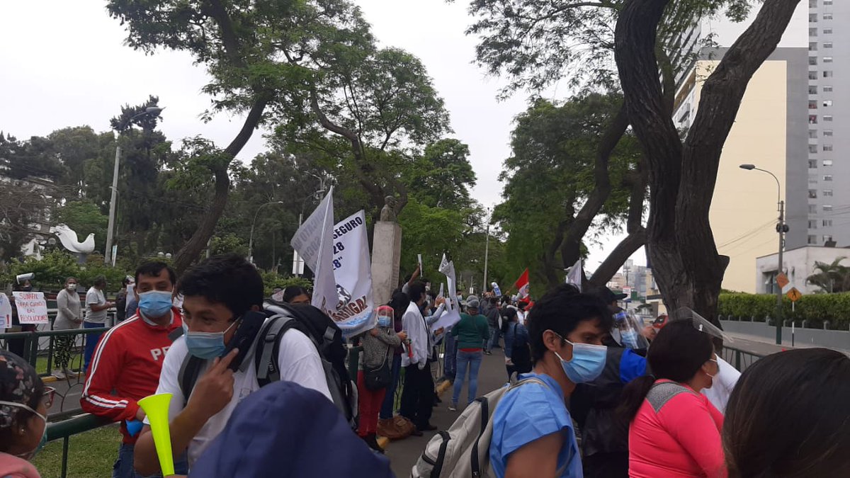 kelita131's tweet photo. Los CAS de Essalud solicitamos que se inicie la reglamentación de la ley vigente 31039.ESTABILIDAD LABORAL @MTPE_Peru @jpalaciosgal  @sinassc728 #CasNuncaMasEnEssalud #JoseLuisParodiReglamentacionYa https://t.co/l7hYj0J2XQ