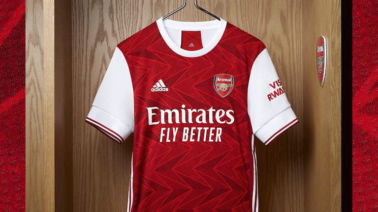 footydotcom's tweet photo. Sure, we love sunshine and puppies, but new shirts for less than 50 quid are still our favourite thing 🌞🐶

There are some absolutely cracking deals on @KitbagUK right now 👉 https://t.co/WMEaXBAwd7 https://t.co/YNfCTsZJcG