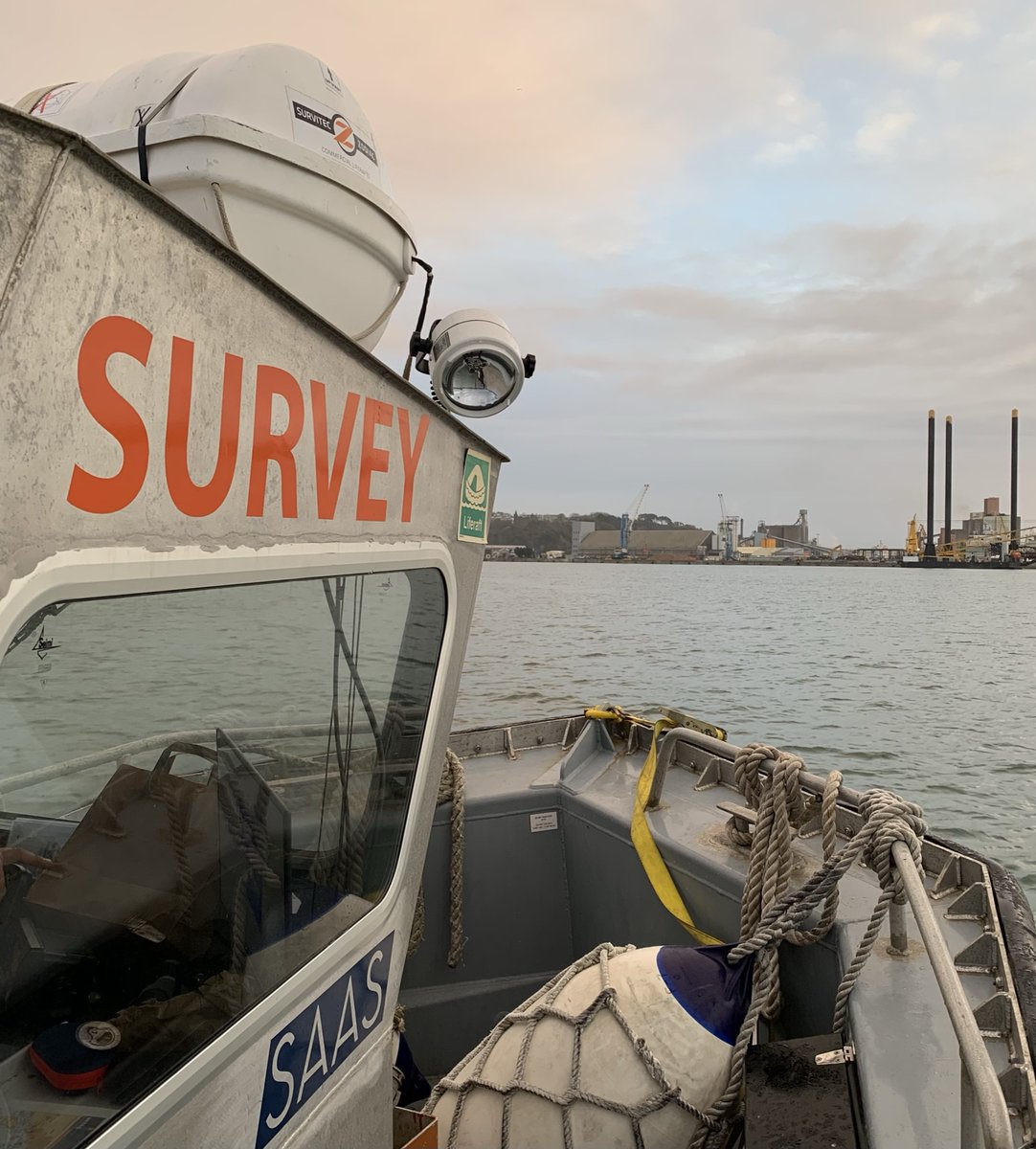 shom_fr's tweet photo. En coopération avec @regionbretagne, le Shom assure le suivi et le contrôle des levés #hydrographiques dans 22 ports bretons réalisés par Ship as a Service accompagnée par Armor Hydro dans les ports de #Brest #Lorient pour la mise à jour des #cartesmarines.
#cartographie https://t.co/lPXZLTaUid