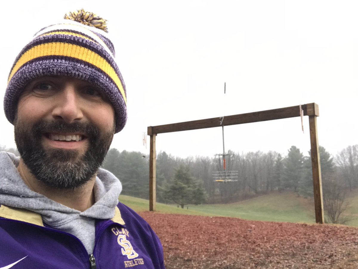 APBergNW's tweet photo. The weather’s saying no but my heart is saying let’s go. #onemanclaydiscgolfprogram #wheresal #doeschristinaaguileradisc https://t.co/3mkrV4eRWt