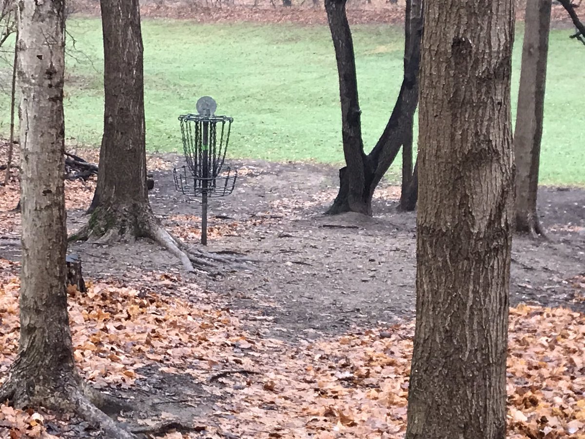 APBergNW's tweet photo. The weather’s saying no but my heart is saying let’s go. #onemanclaydiscgolfprogram #wheresal #doeschristinaaguileradisc https://t.co/3mkrV4eRWt