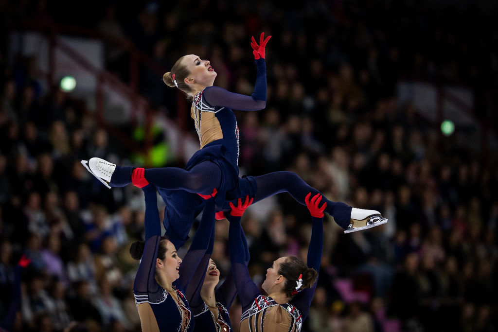 ⛸️ From the archives: a brief history I wrote for <a href="/ISU_Figure/">ISU Figure Skating</a> on the #synchronizedskating group lift. #sportsmedia #TB 

▶️ isu.org/isu-news/news/…