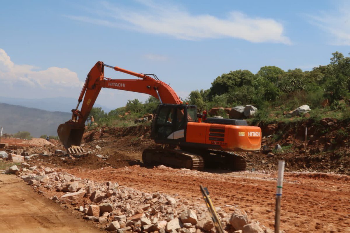 RoadsAgency's tweet photo. An on-going 11KM road project linking Ga-Riba community to R37 near Burgersfort to be completed in March 2021. "The road passes through mountains but upon completion it will unlock inherent economic potential of the community,” says RAL CEO. #RALatWork https://t.co/2peaaXWErK