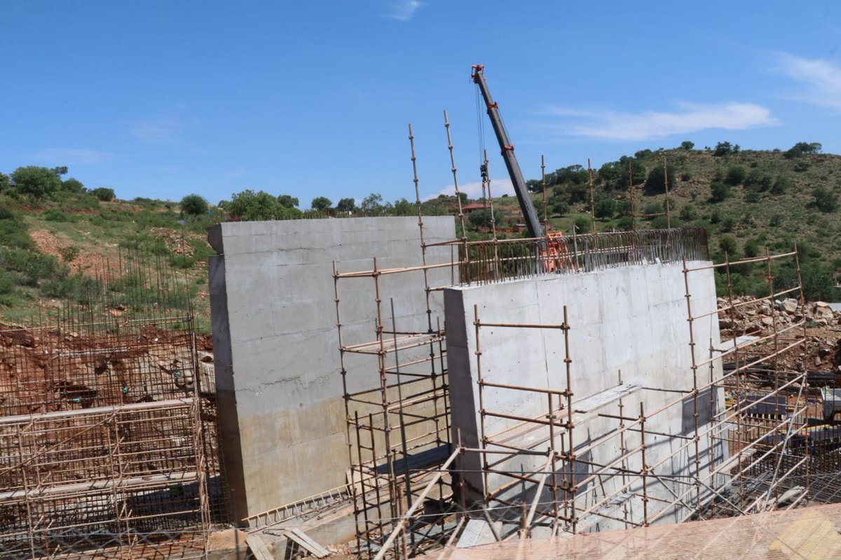 RoadsAgency's tweet photo. An on-going 11KM road project linking Ga-Riba community to R37 near Burgersfort to be completed in March 2021. "The road passes through mountains but upon completion it will unlock inherent economic potential of the community,” says RAL CEO. #RALatWork https://t.co/2peaaXWErK