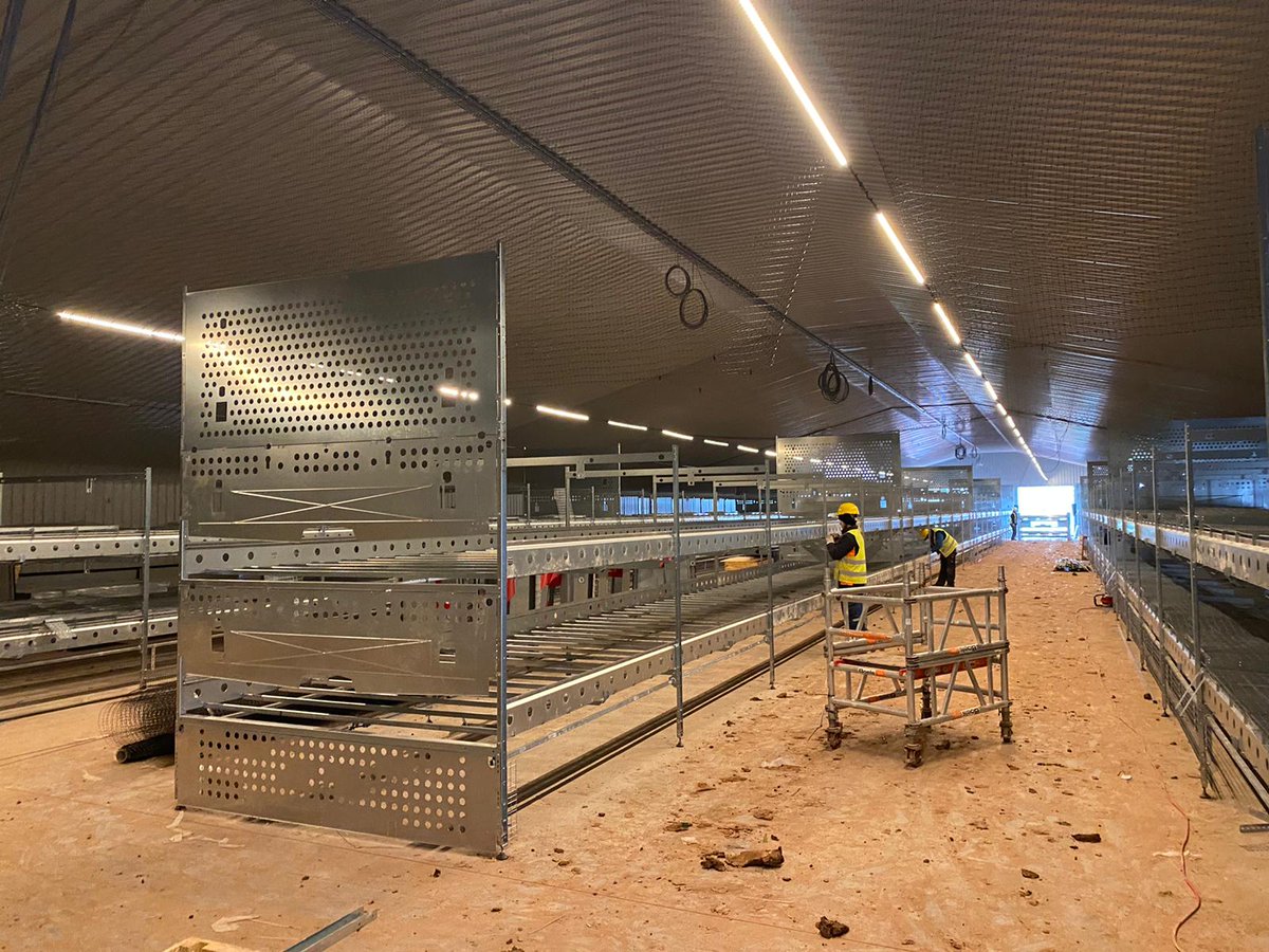 Lots of projects on the go for <a href="/draperLAYERS/">draperLAYERS</a>, great progress being made onsite in Staffordshire for another 64k Free Range unit. Also we placed chicks this morning in our first 32k Fienhage Rearing System. For information on the systems we supply email: emma@draper.care 🐥🐥