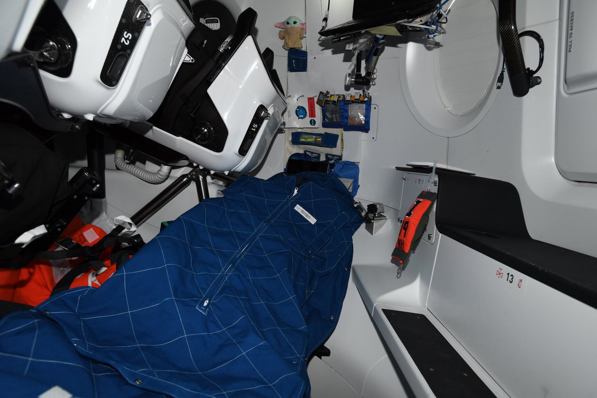 Sorry for the gap in tweets! I’ve been getting adjusted to life on @Space_Station, including setting up my new crew quarters in the cockpit of Dragon Resilience. https://t.co/0PTkpEyA4e