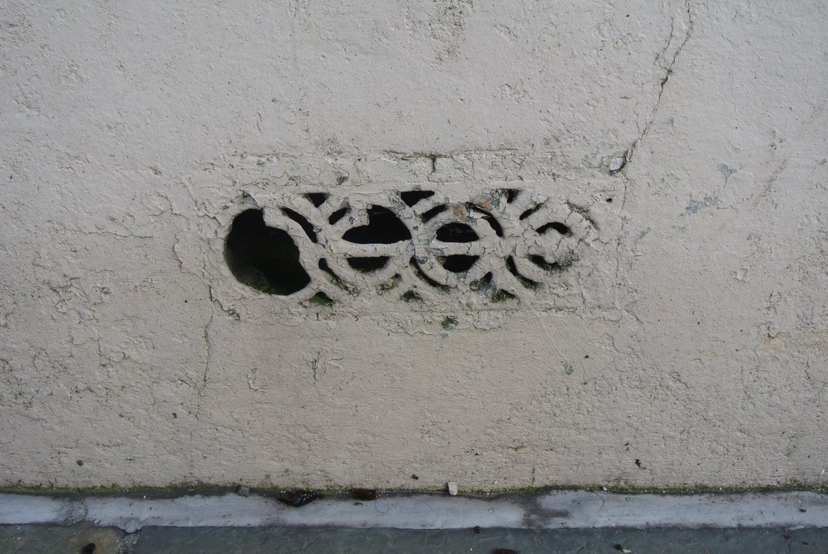 heritage_ni's tweet photo. Tip 4 - Ventilation is Key π #MaintenanceWeekNI2020
Checked your vents recently? Older buildingsπ‘ were built with air vents below the floorboard level. Often handsome & functional, vents allow moisture below floors to escape, but not if they're clogged, painted over or blocked. https://t.co/HRnJMv1qFi