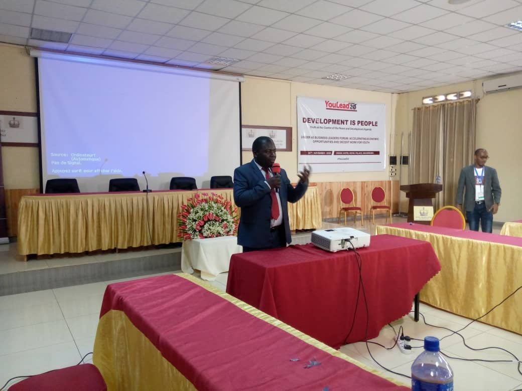T_argos's tweet photo. Les grands points d'interpellation à la jeunesse du Burundi
qu'à évoquer Dr James JOWI (EAC Principal Educator Officer)de Swahili Commission pendant #YouLead20 qui se passe à @MairieBujumbura
:
📌Une communauté ne peut pas évoluer en l'absence de la jeunesse;
#Burundi #abatwip https://t.co/7Q2HZE3j7D