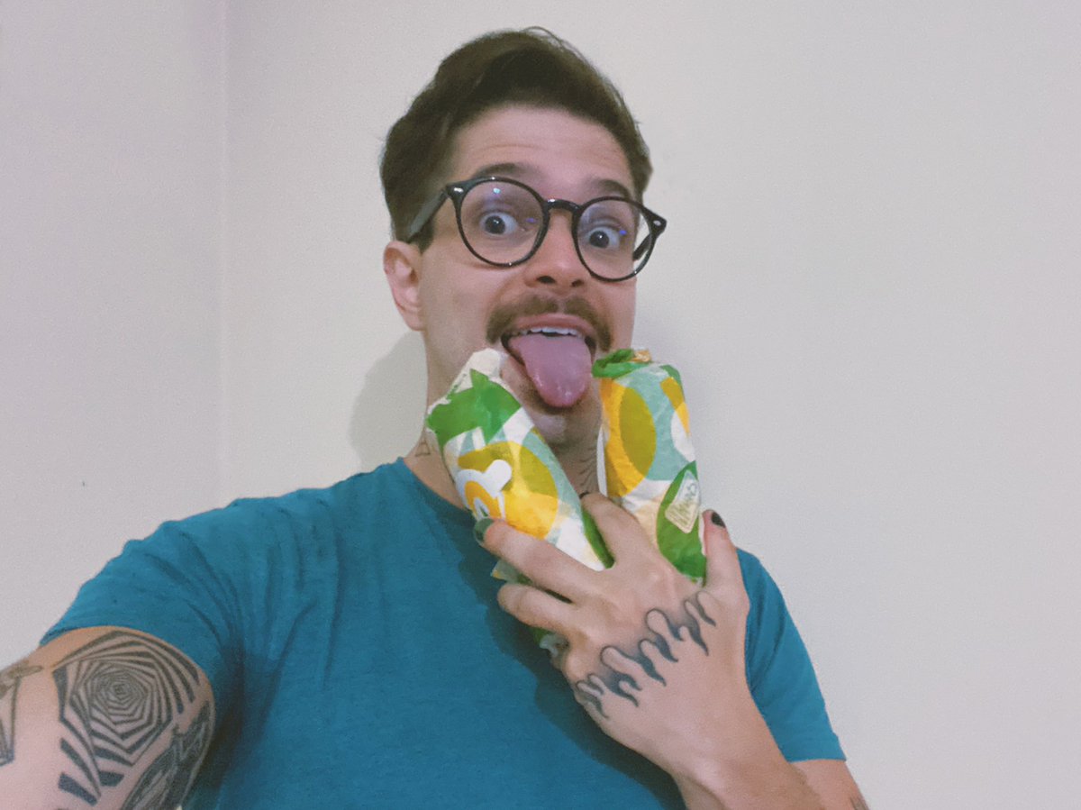federicodevito's tweet photo. Ei, #Sublovers! Vcs têm planos pra hoje? Pra amanhã? TÁ BOM! Pode ser a semana toda! Até o dia 29 tá rolando a #SubWeek, ou seja, uma semana INTEIRA com 2 Subs por 15,90 @subwaybrasil #publi
#PromoSubway não da pra perder, né!? https://t.co/cTLzLaEJjT https://t.co/wCVlQTgpJ4