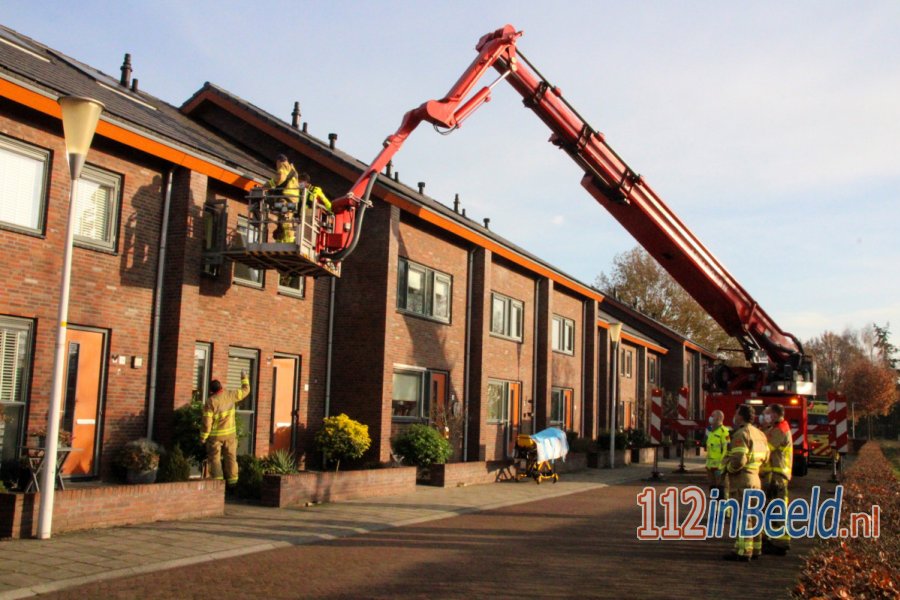 Brandweer assisteert ambulancedienst in #Vaassen. 112 in Beeld.