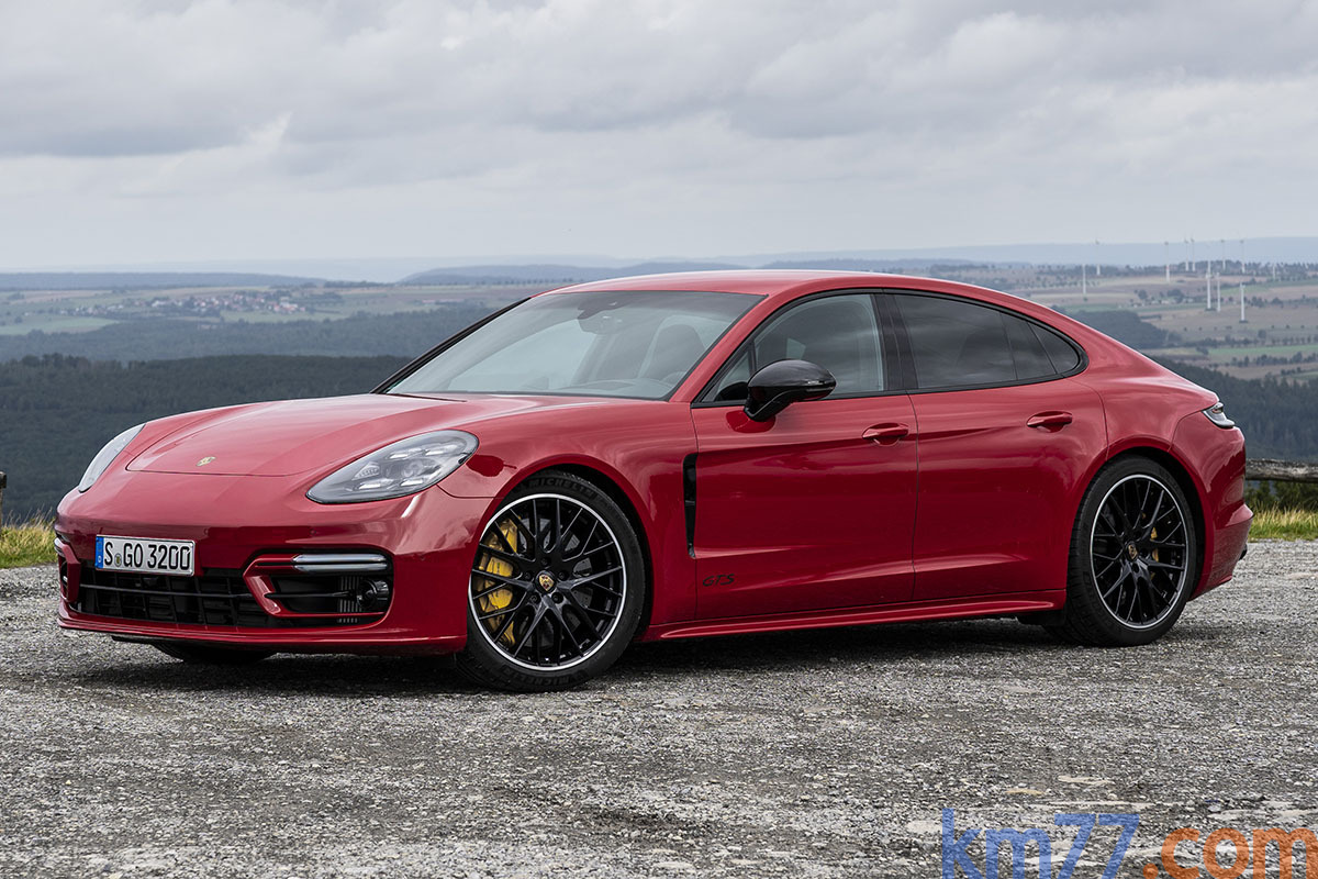 km77com's tweet photo. #Porsche Panamera

Es una berlina de lujo extraordinaria por su equilibrio entre comodidad y las sensaciones deportivas que transmite. Hay nuevas versiones, modificaciones estéticas y novedades en el equipamiento. En venta desde 108 339 euros.

https://t.co/RfUBj5wrNF https://t.co/arAwXWWnFE