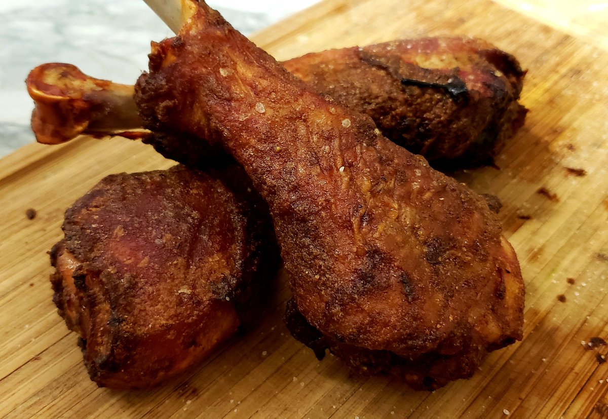 KitchenWitchK8's tweet photo. #smoked #turkey legs fresh off the @TraegerGrills smoker! The Renn Faire always had the best turkey legs when I was eating meat. #turkeytime #drumsticks #smoker #Foodie #food #cook #kitchenwitchkate #kitchenwitch #hickorysmoked #darkmeat https://t.co/j01x0ryRxj