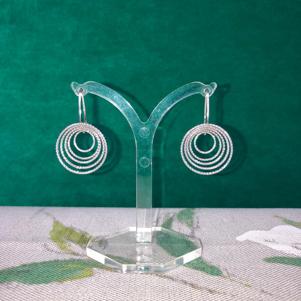 Only three days left to shop!  How about these gorgeous circle earrings from Flutterby? They're available in silver or rose gold (buy both and give double the support to the Red Cross!)
#BedfordshireChristmasFair2020 Flutterby Jewellery <a href="/flutterbyonline/">Flutterby Jewellery</a> British Red Cross