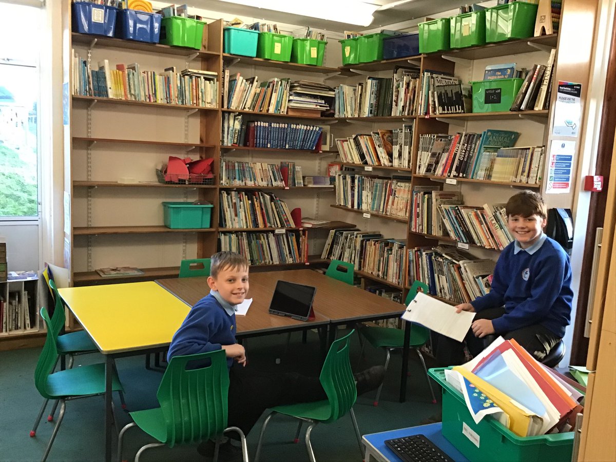 P6/7 working with their partners to perfect their presentations. Almost ready to present in front of the whole class...