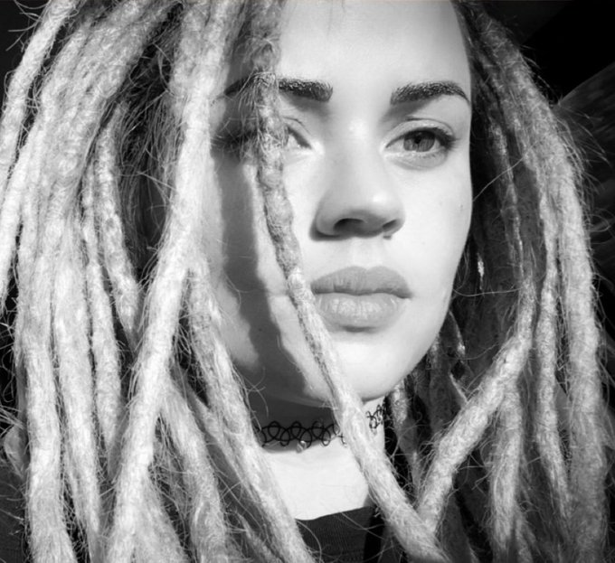 Sourire ? Pour quoi faire ? 🤷🏻&zwj;♀️ #france #francaise #dreadlocks #dreads https://t.co/IKbBrbeAg7<a href="/tag/france"class="tags">#france</a><a href="/tag/francaise"class="tags">#francaise</a><a href="/tag/dreads"class="tags"><span>#dreads</span></a><a href="/tag/dreadlocks"class="tags"><span>#dreadlocks</span></a>