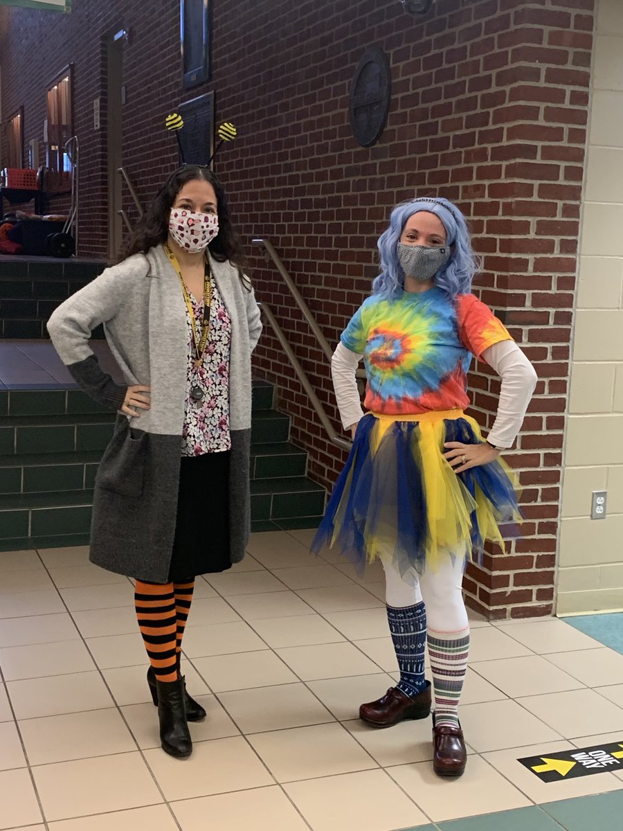 IzabelKeremian's tweet photo. Wacky Wednesday ⁦@WhittemoreBuzz⁩ 🐝😷 https://t.co/VrH3Pf14lE